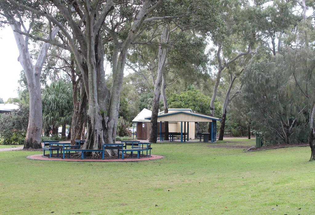 Апарт отель Five 3 Five Urangan Экстерьер фото