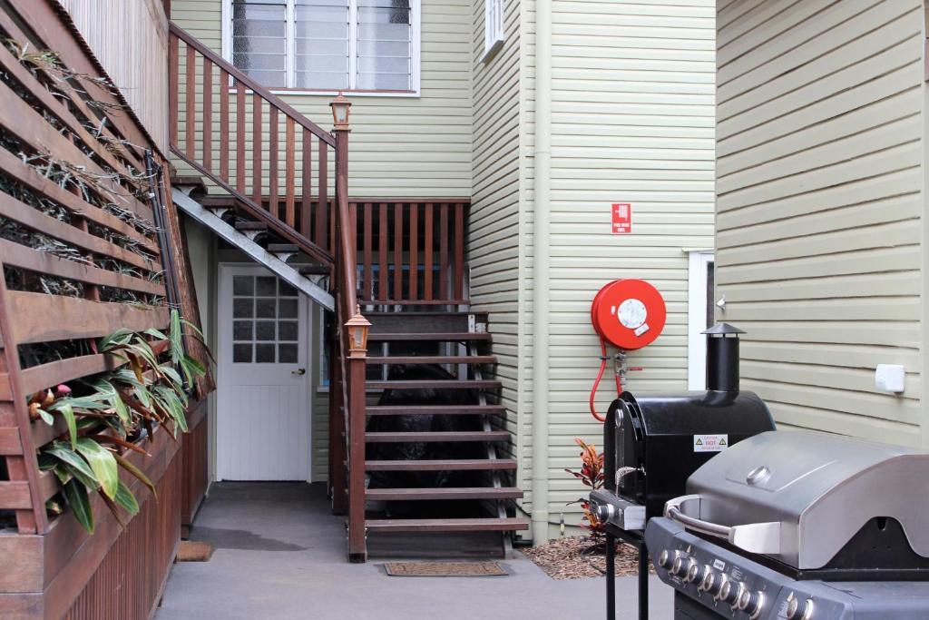 Апарт отель Five 3 Five Urangan Номер фото
