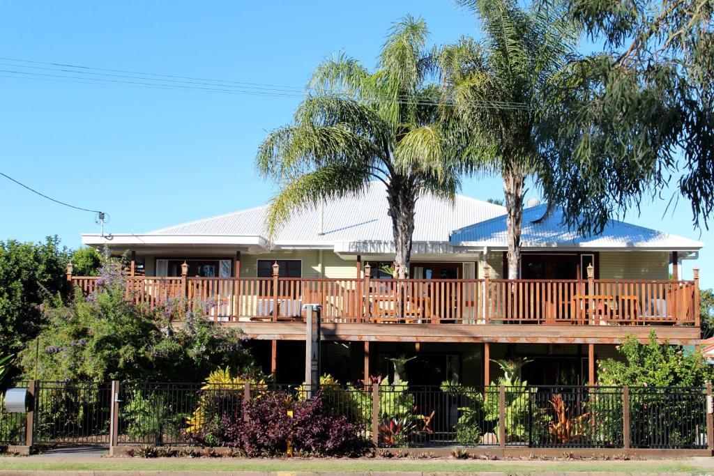 Апарт отель Five 3 Five Urangan Экстерьер фото
