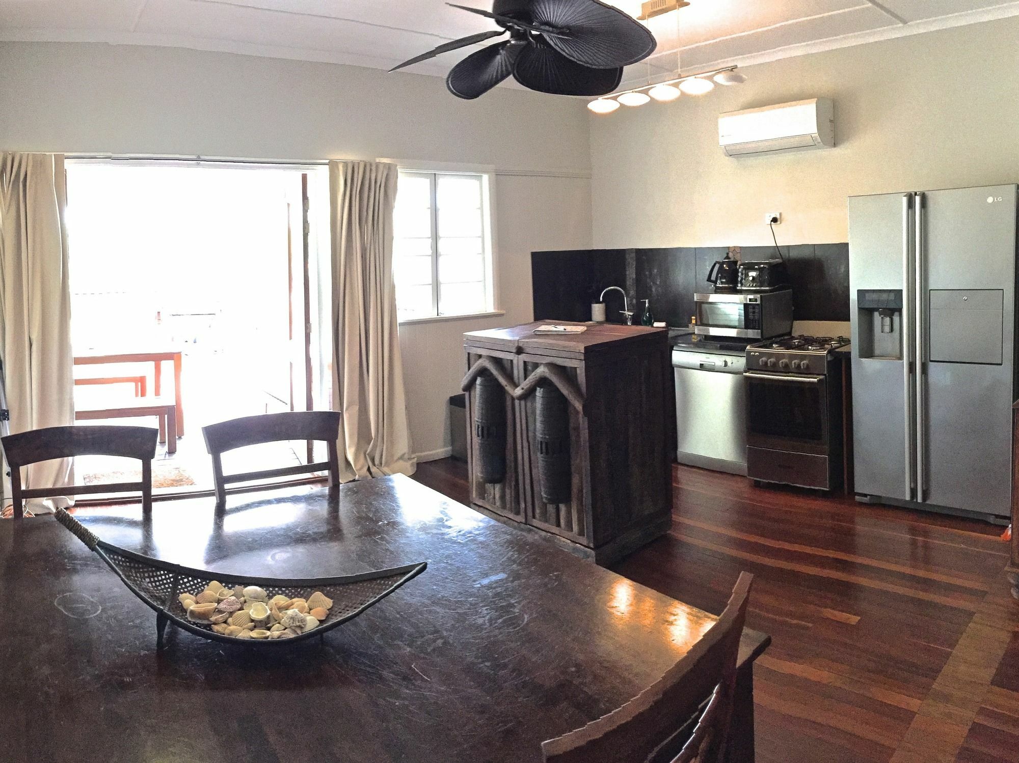 Апарт отель Five 3 Five Urangan Экстерьер фото